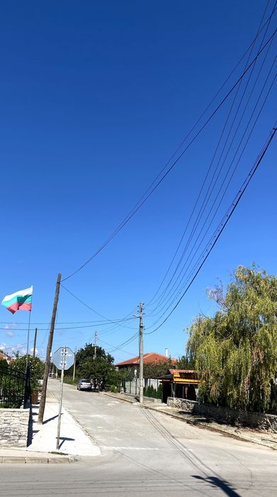 ПАРЦЕЛ 610 м² в регулация, ток и вода на улицата, 5 км от плажа