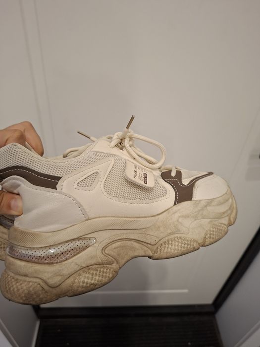 Срочно продам КРОССОВКИ обувь женские