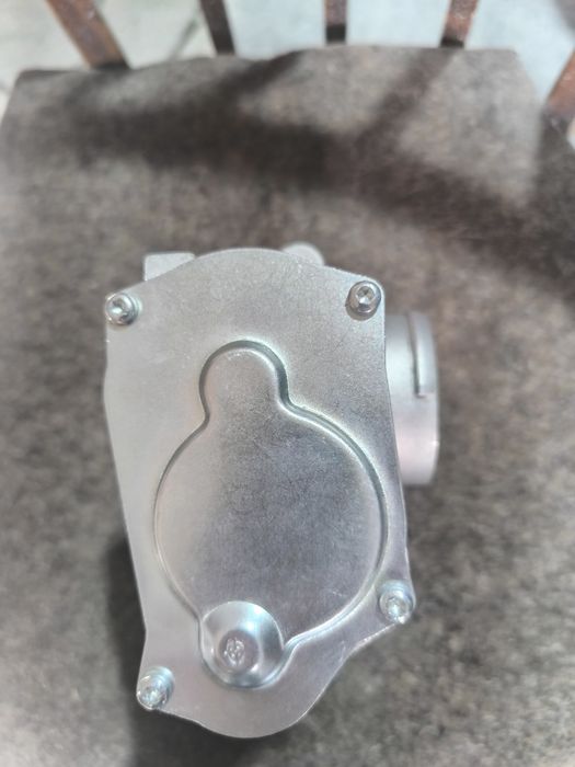 Продам дроссельную заслонку