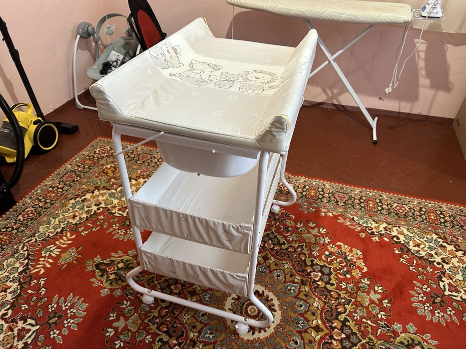 Маса за повиване с вана