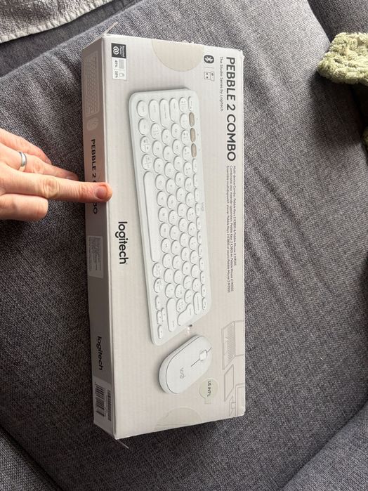 Комплект Bluetooth клавиатура и мишка Logitech Pebble