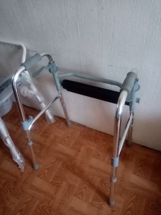 Продам стул-туалет Ortonica.