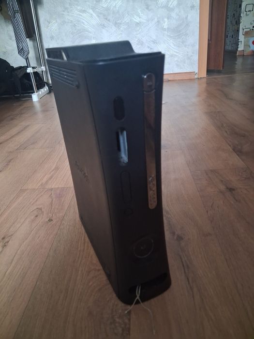 Продам Xbox360 FAT в идеальном состоянии