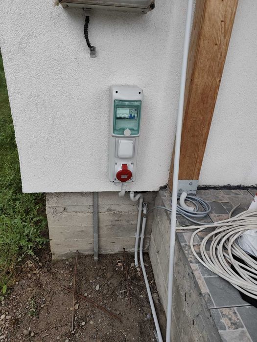 Electrician/Servicii instalatii electrice