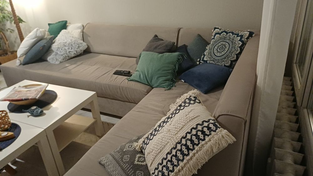 Геобразен диван десен