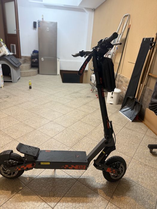 trotineta electrica koogo kukirin cu contact si geanta de depozitare