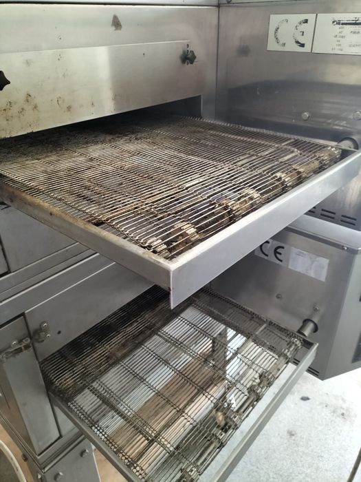 Vând cuptor banda covrigi/pizza