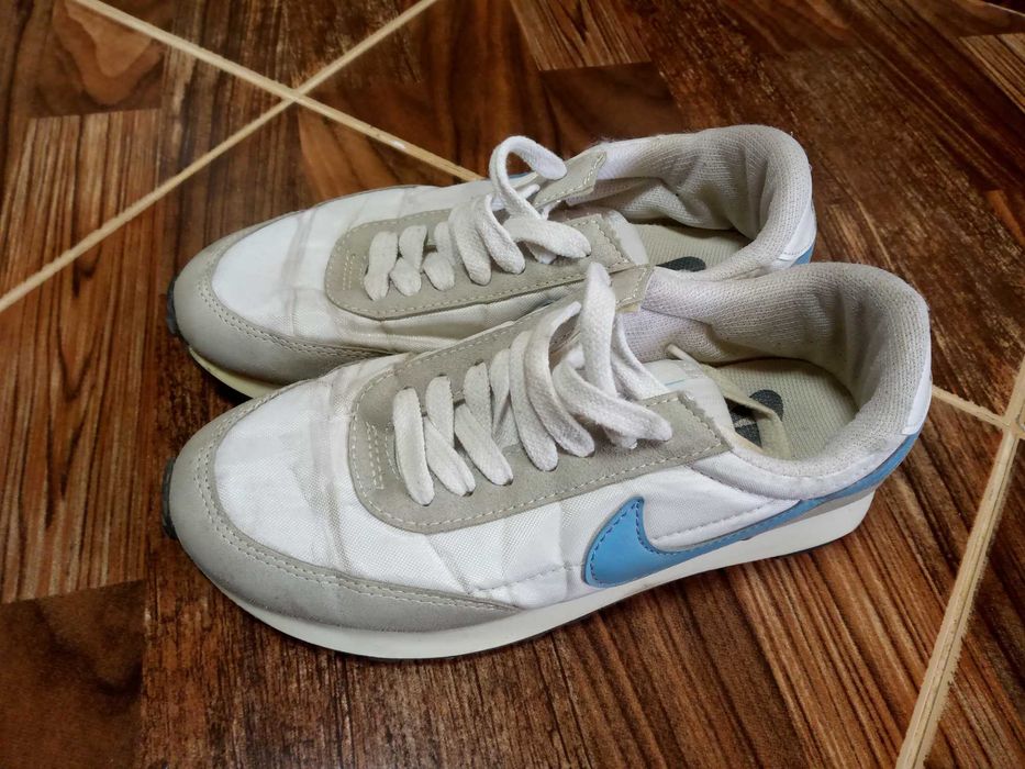 «Недорого» Кроссовки размер, 36,37,38. Цена 100 тысяч за все