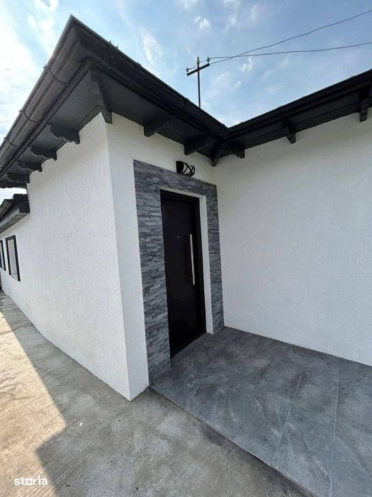 De vanzare casa in Roman cu 3 camere, suprafata teren 360mp,  89.000e