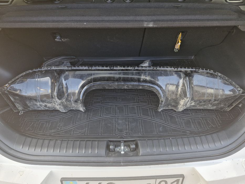 Губа заднего бампера