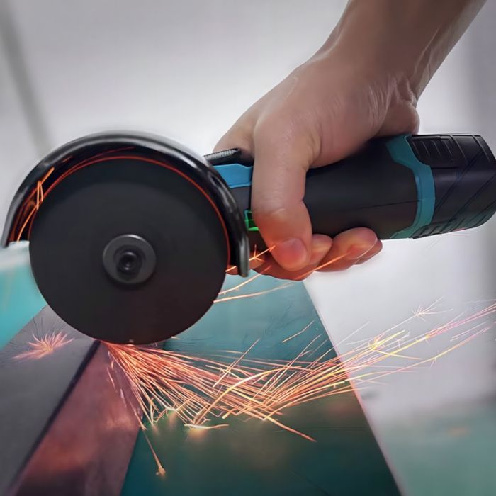 Безчетков ъглошлайф 12V - прецизно рязане и шлайфане