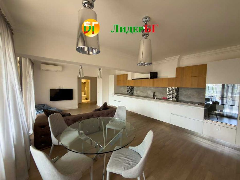 Тристаен апартамент с гледка към басейна в Аргищ Партез