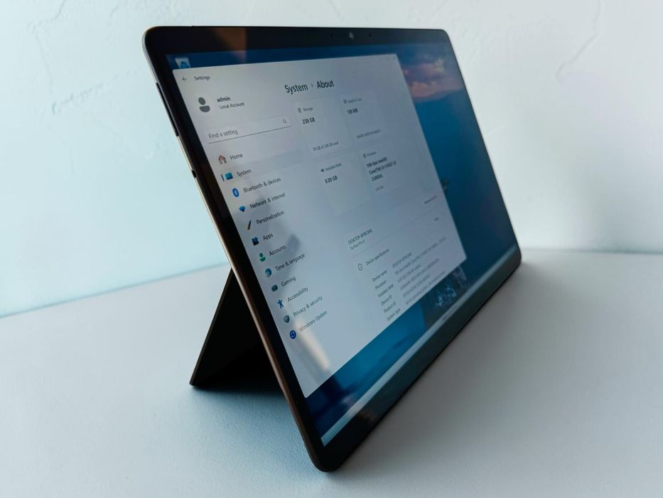 Microsoft Surface Pro 8 13" Touch i5-1145G7 8GB 256GB SSD Перфектен! Гаранция!