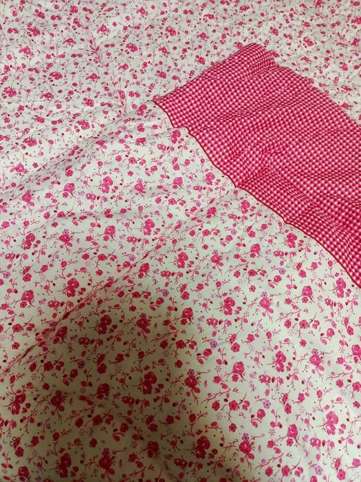 Одеяло теплое, лёгкое.