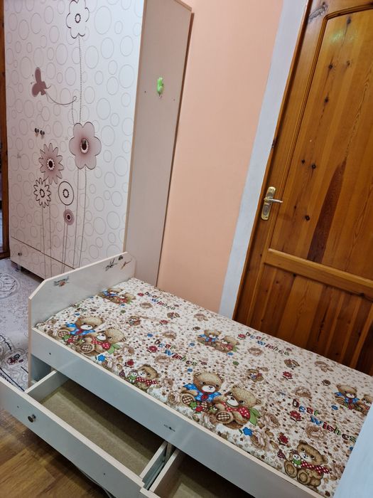 Кроват детский и шкаф
