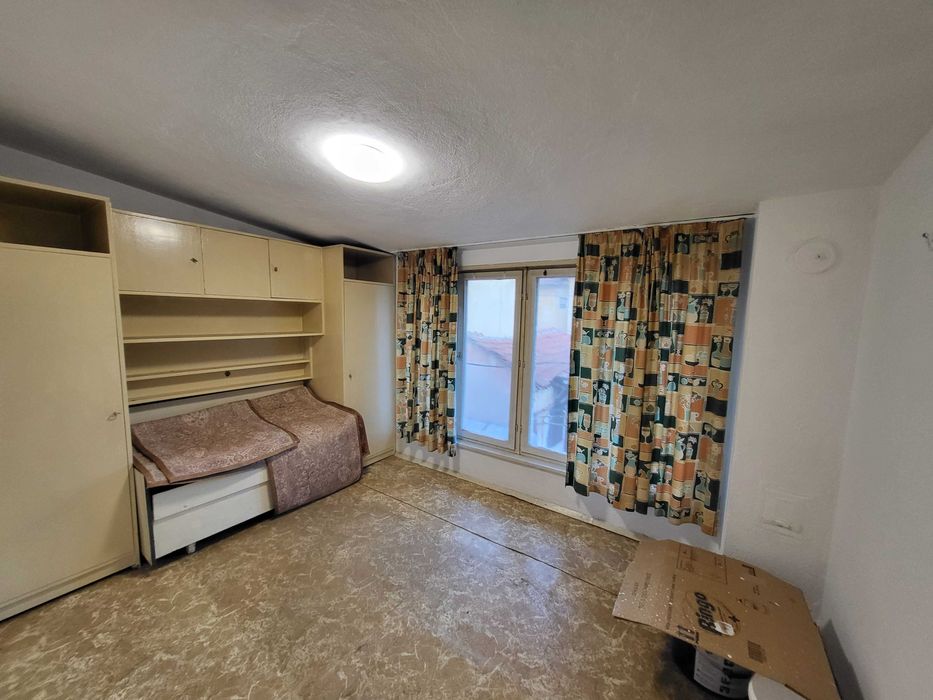 Продава къща в гр.Пещера