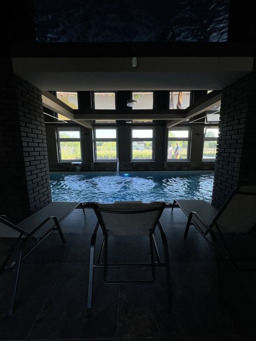 Cabana cu piscina interioara de inchiriat
