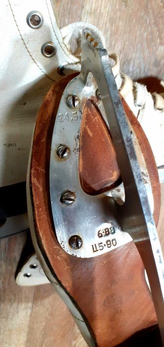 Коньки фигурные спортивные