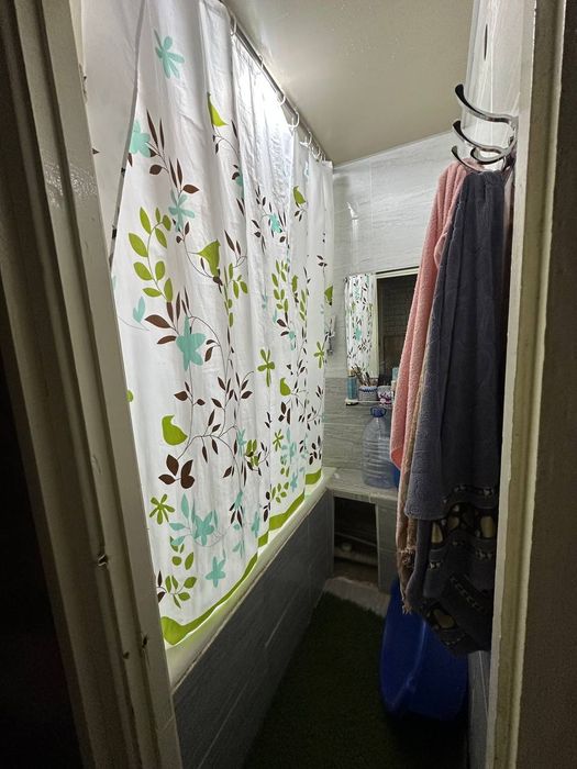 Srochna Gazalnekntda naxalfkada 3 domdaUy sotiladi 2 xonalik