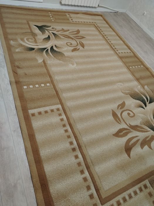 Продам ковёр в хорошем состояние!