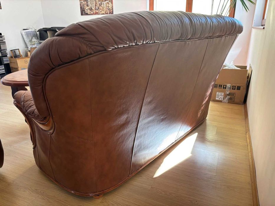 Кожени дивани 2ка и 3ка + табуретка