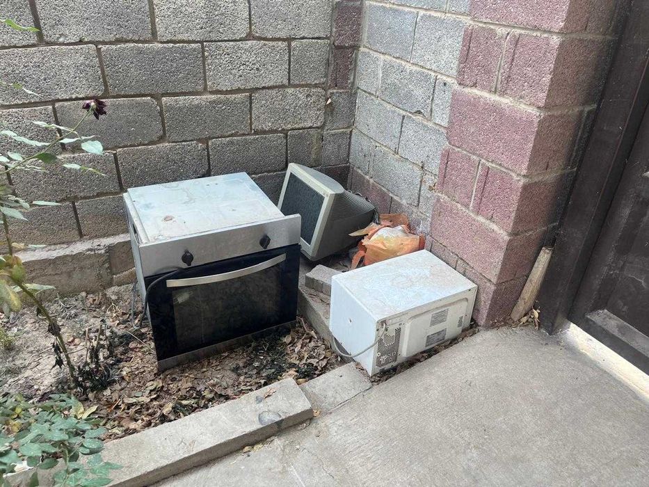 Продам б/у духовку, стиральную машины, микроволновку неработающие