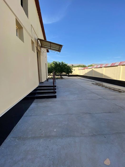 Срочна катeж сотилади