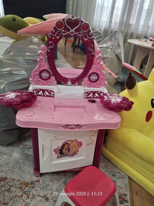 Игрушки разные. Бассейн с шариками.