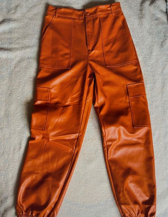 Pantaloni piele