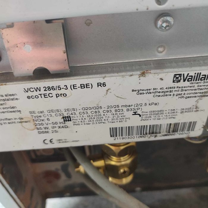 Vând centrala pe gaz , fabricației 2018,,in stare bunaa de funcționare. Preț 600 euro. Telefon 0769841861 sau  0727540785(după ora 17.00,pt  detalii.)