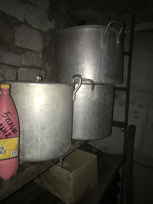 Полога разные кастрюли разные посуди