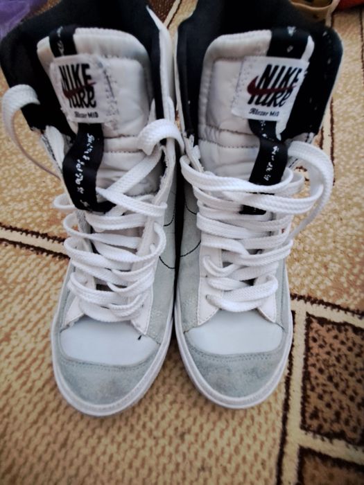 Обувь спортивная