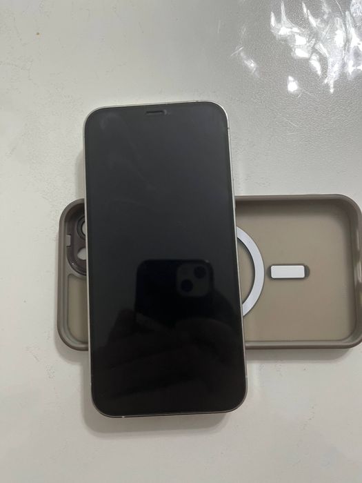 Продаю айфон 12 про