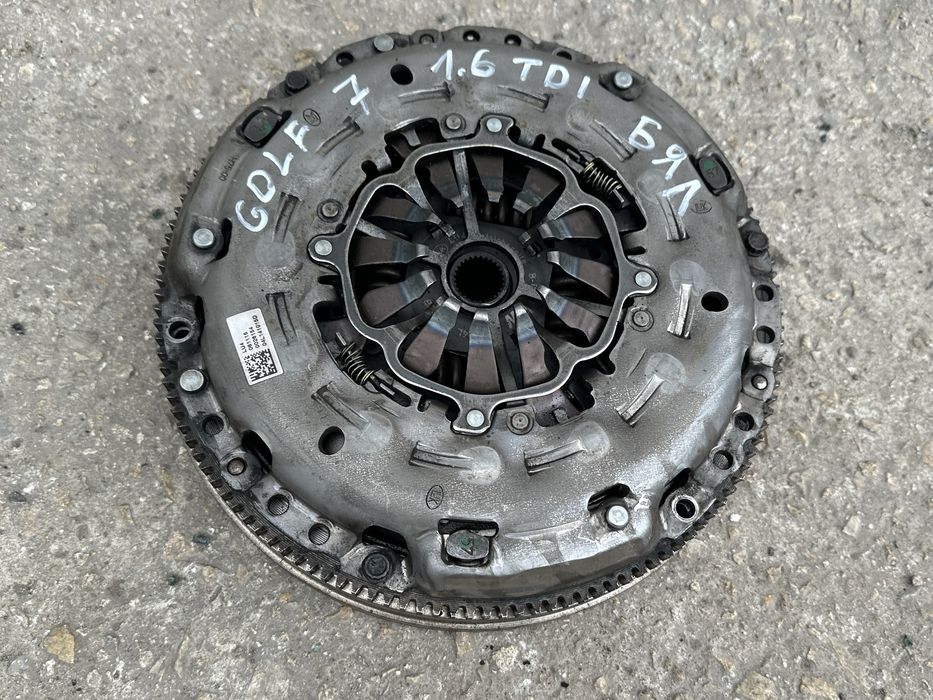 Демпферен маховик комплект за Фолксваген  Голф 7 1.6tdi-110k!