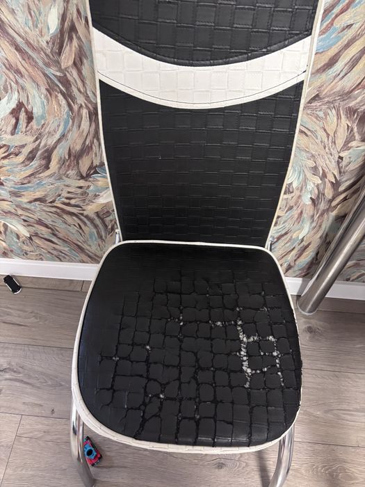 Стол обеденный со стульями