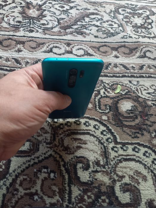 Redmi 9 ideal holati tiniq 32GB hotirasi 2 sim kartasi imeyka bo'gan .