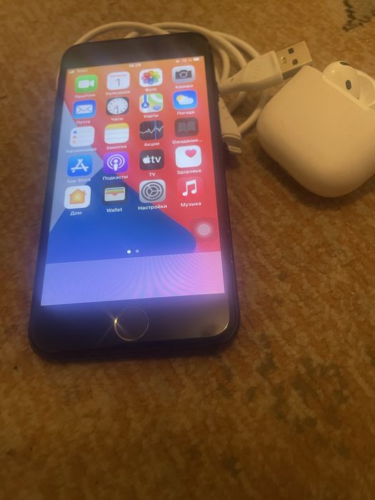 Продам iPhone 7 в хорошем состоянии