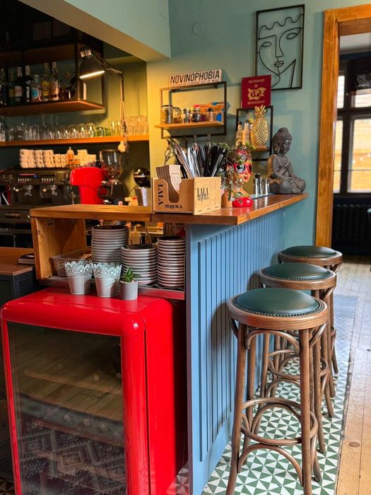 Продава се успешно работещо бистро/ресторант