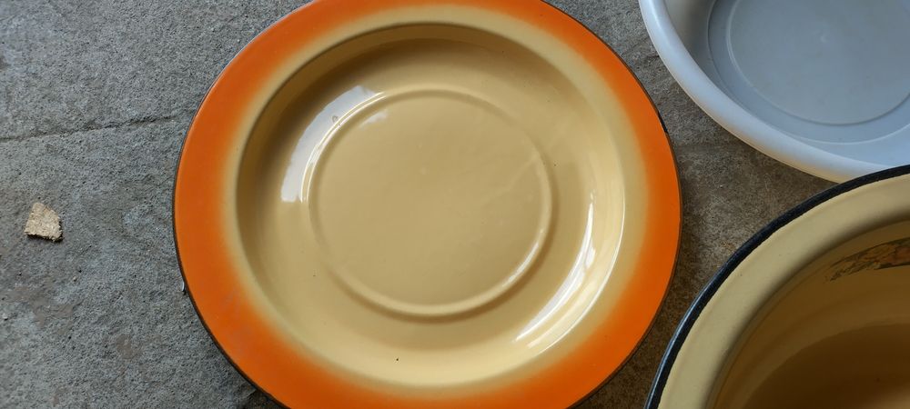 Разносы, чашки, тарелки