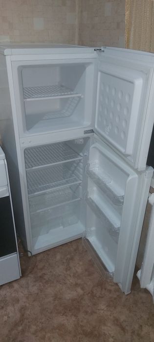 Продам холодильник Elenberg