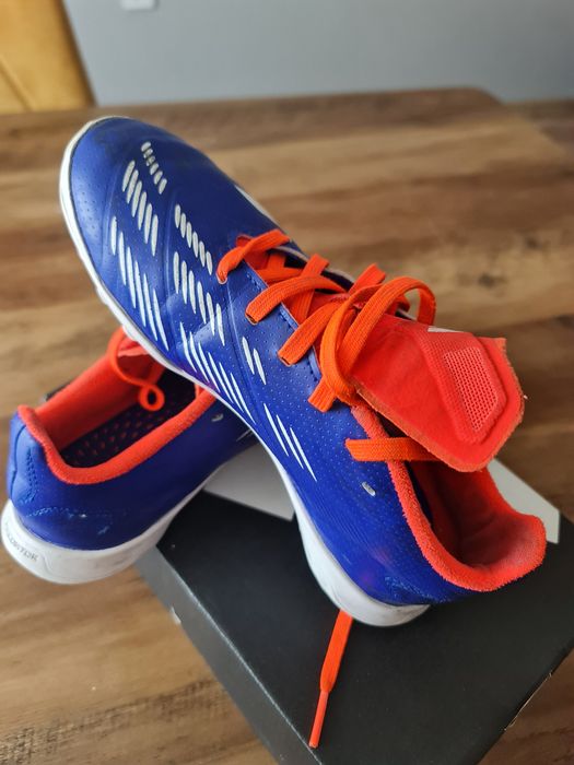 Детски футболни обувки ( стоножки )