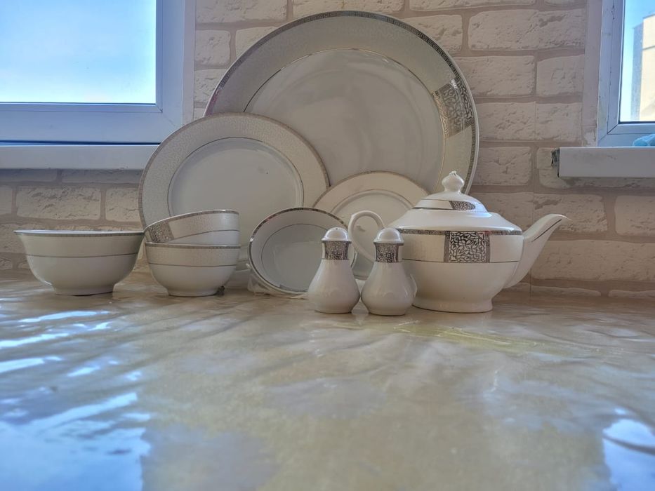 Посуда 12 персон ,79 шт