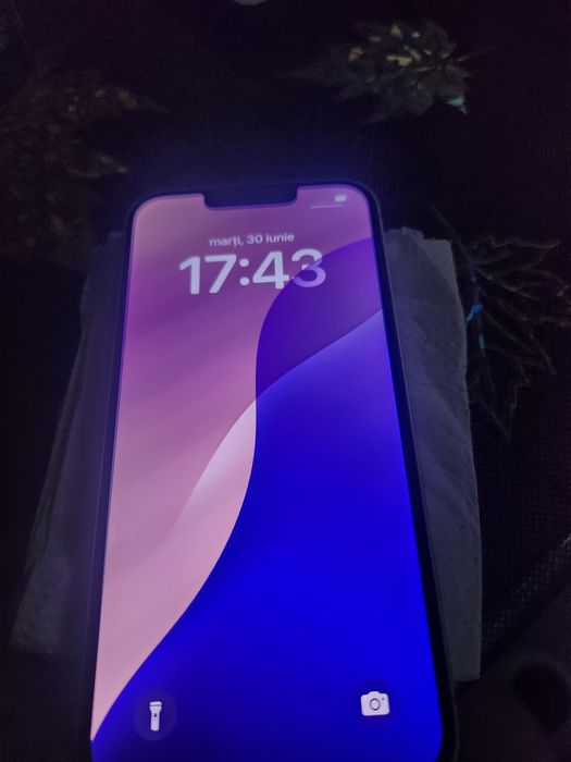 Vând iphone 13 alb
