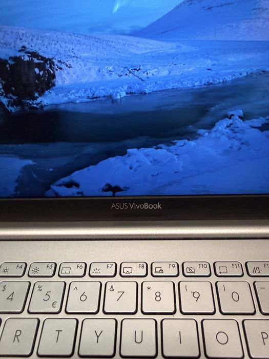 Laptop Asus VivoBook 14" i5 512 GB tastatura iluminata