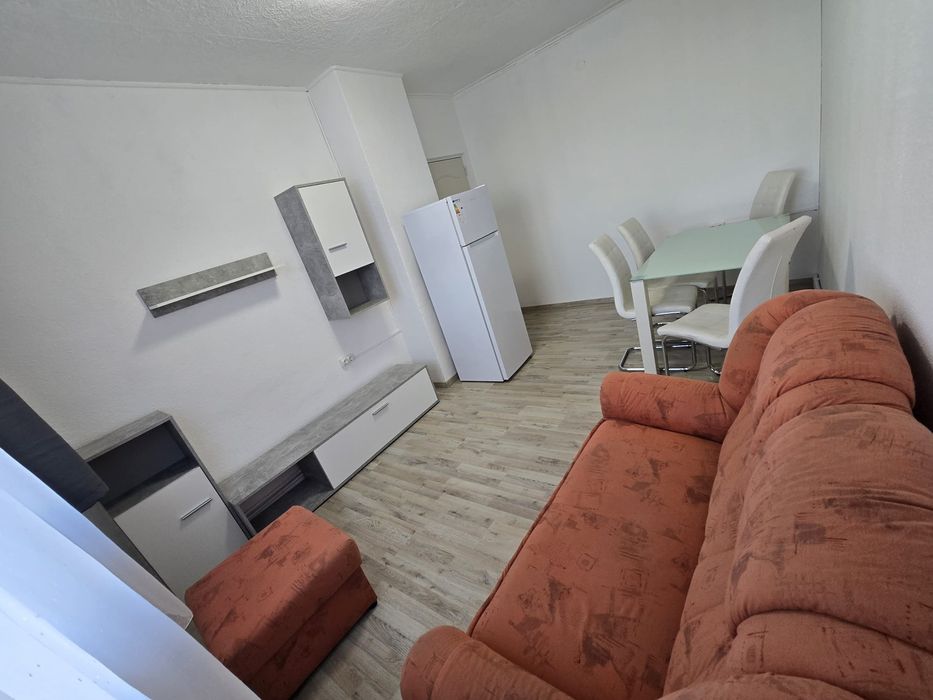 Apartament de inchiriat cu 3 camere renovat recent (prima inchiriere)