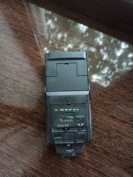 Продам фотовспышку
