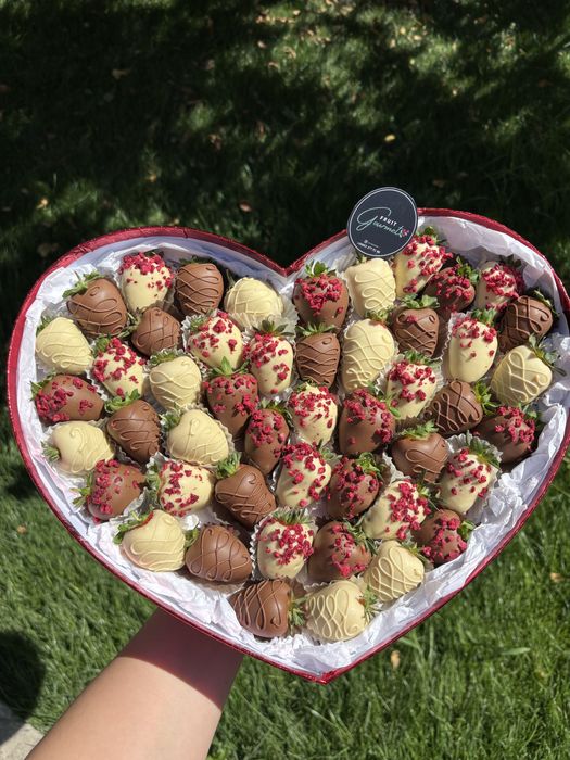 Клубника в шоколаде Подарки Qulupnay shokolad Sovg’alar Сладкий бокс