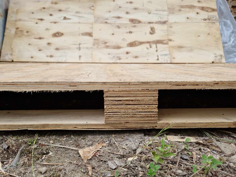 Продавам палета 2,50 см на 1,10см