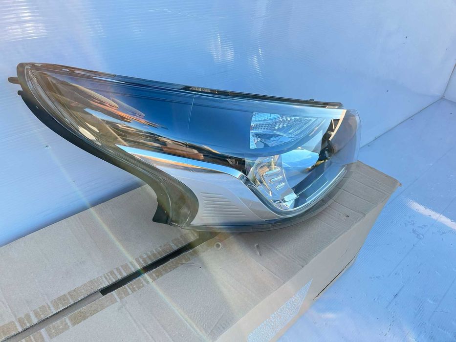 Far dreapta Renault Trafic 3 2015+ nou original Renault daylight