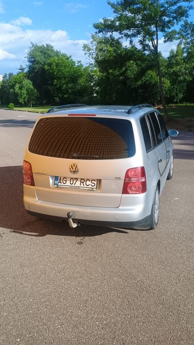 Vând VW Touran,an 2003, 1.9,  7 locuri , 400 000 km.Acte valabile ,doar cu fiscal Preț 2000€